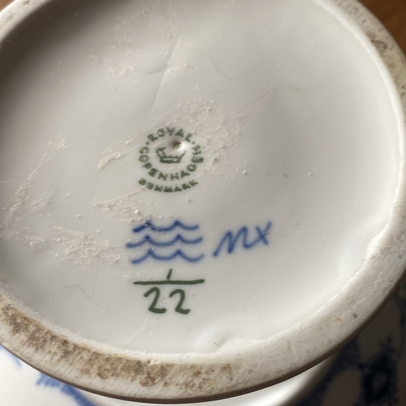 Royal Copenhagen plain blue fluted cake stand with bonus demitasse cup - Picture 8 of 12